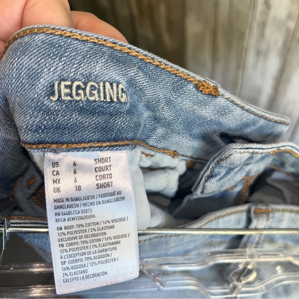 American Eagle Light Wash Stretch Short Jegging - Picture 5 of 6